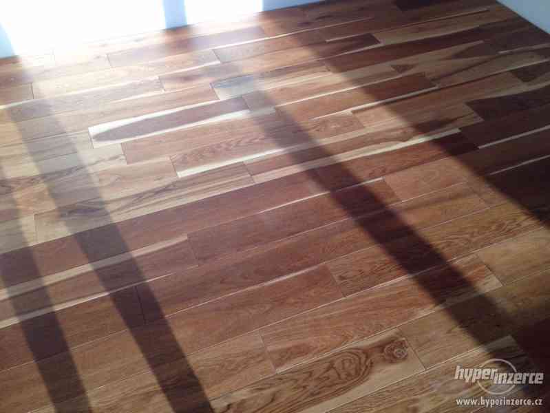 Luxusní celomasivní dubová podlaha Hnědý dub olejovaná - foto 8