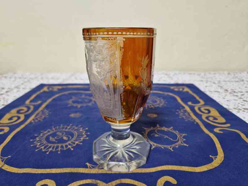 Krásná stará řezaná Sklenice na nožce Maršál Radecký - foto 5