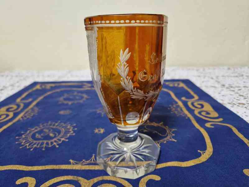 Krásná stará řezaná Sklenice na nožce Maršál Radecký - foto 6