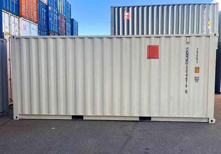 20stopý přepravní kontejner + sekční vrata + okno - foto 7