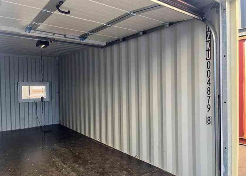 20stopý přepravní kontejner + sekční vrata + okno - foto 2