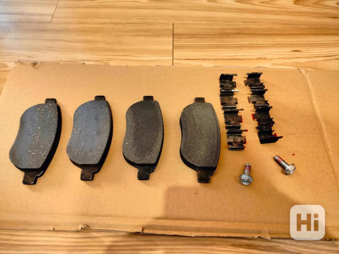 Brzdové destičky přední pro Citroen/Peugeot - foto 1