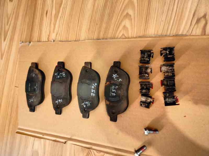 Brzdové destičky přední pro Citroen/Peugeot - foto 5