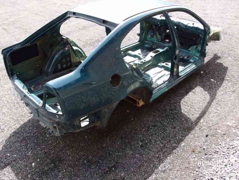 Havarovaný skelet karoserie Škoda Octavia I hatchback - foto 3