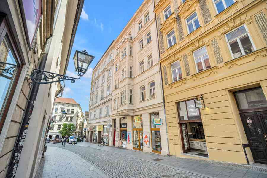 Pokoj v historické budově v centru Brna 