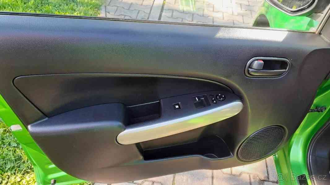 Mazda 2 1,3   i 55kw - foto 8