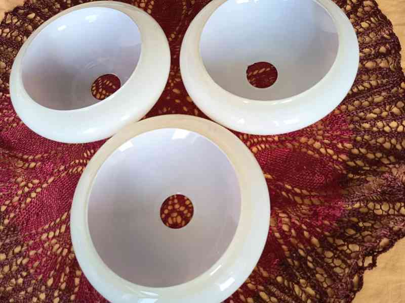 Prodám 3 starožitná stínidla na lustr - foto 2