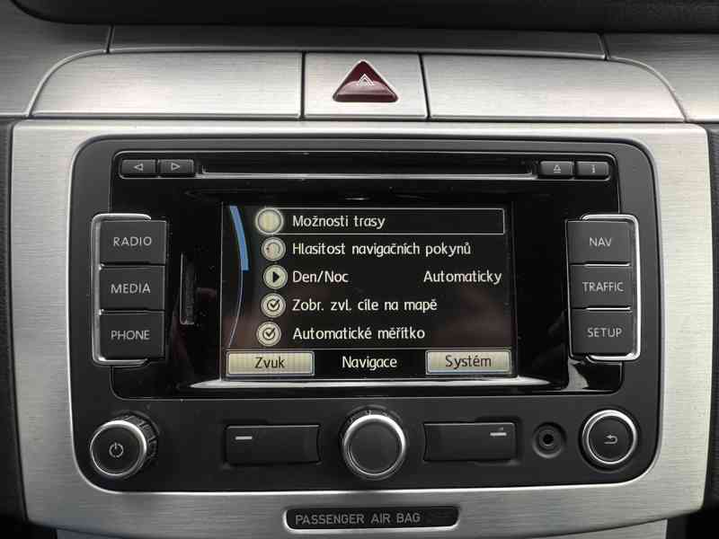 Volkswagen Passat 2.0 TDi Výhřev/Tempomat/1MAJ - foto 28