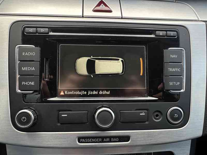 Volkswagen Passat 2.0 TDi Výhřev/Tempomat/1MAJ - foto 31