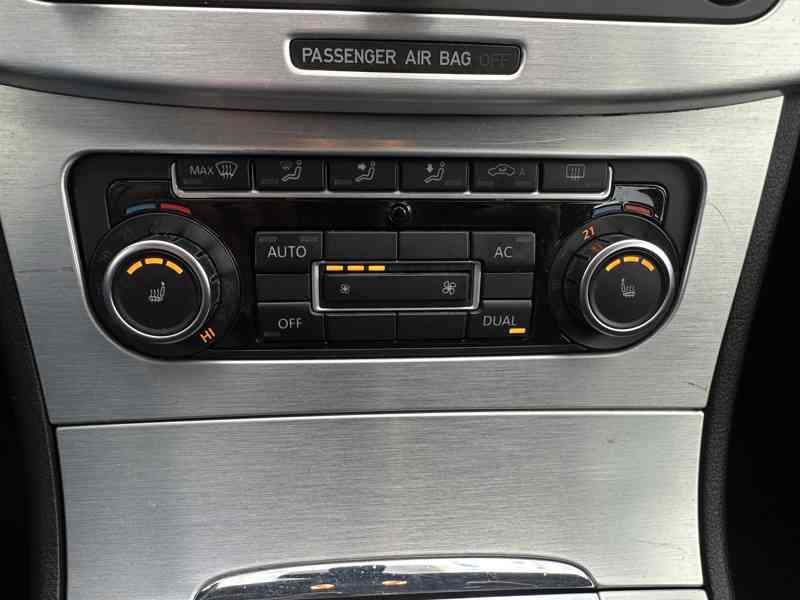 Volkswagen Passat 2.0 TDi Výhřev/Tempomat/1MAJ - foto 33