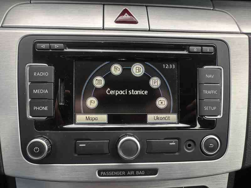 Volkswagen Passat 2.0 TDi Výhřev/Tempomat/1MAJ - foto 30