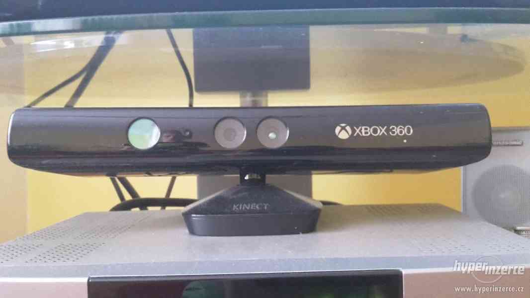 Prodám Microsoft Xbox 360 4GB + kinect sensor - foto 2