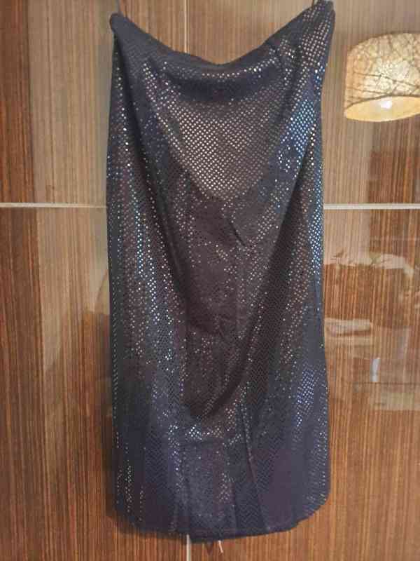 Luxusní černá sukně s flitry a rozparkem - foto 1