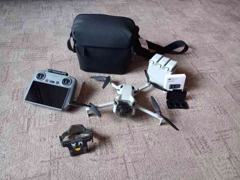 Dron DJI Mini 4 Pro Fly More Combo + DJI RC 2 + ND filtry - foto 1