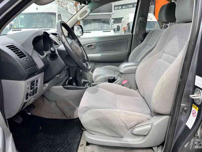 Toyota Hilux Double Cab 3.0 D-4D manuál 126kw - foto 15