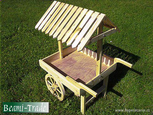 nový dřevěný servírovací vozík se stříškou na zahradu - foto 2