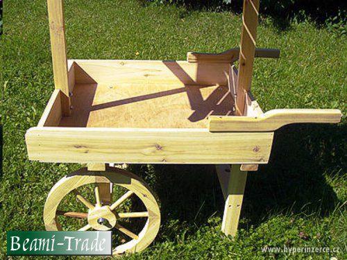 nový dřevěný servírovací vozík se stříškou na zahradu - foto 5