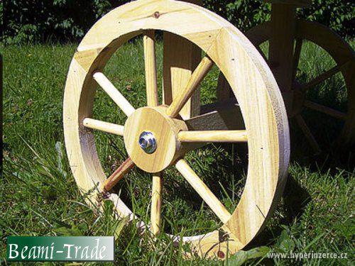 nový dřevěný servírovací vozík se stříškou na zahradu - foto 6