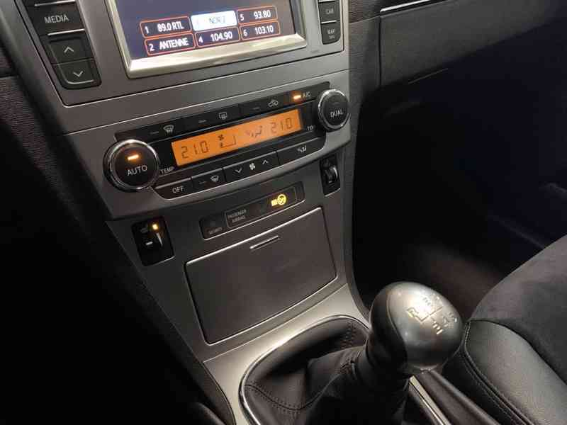 Toyota Avensis Combi 1.8i Executive benzín 108kw - foto 12