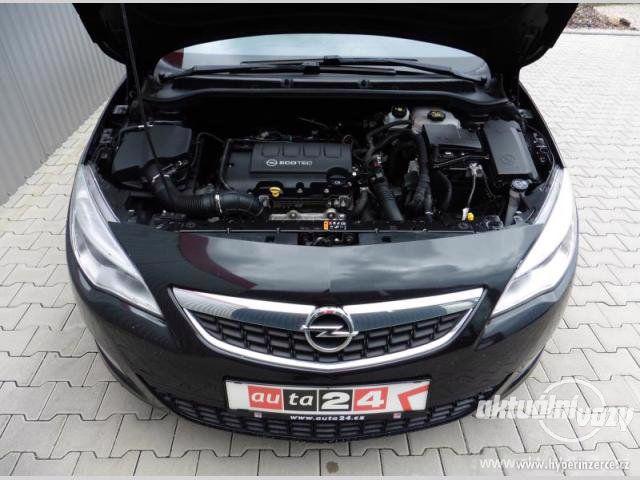 Opel Astra 1.4, benzín, RV 2011 - foto 6