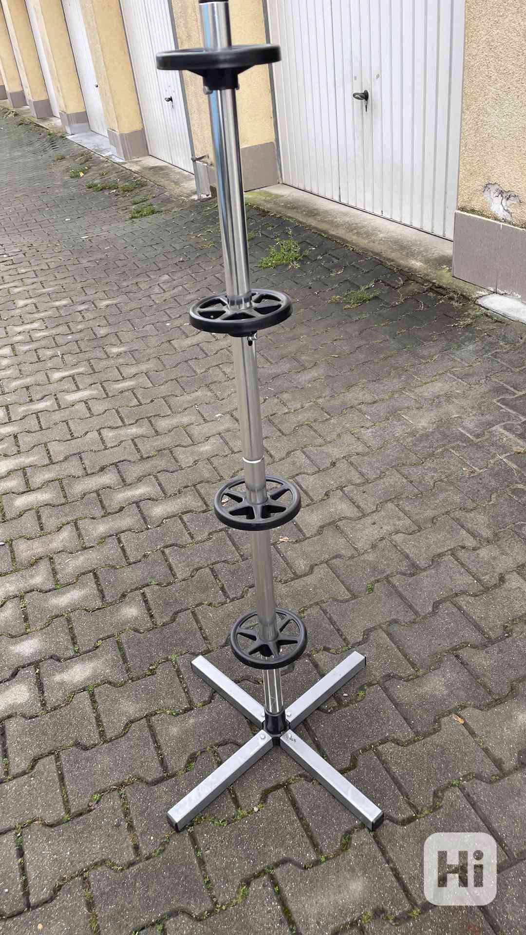 Prodám nepoužitý stojan na pneumatiky - foto 1