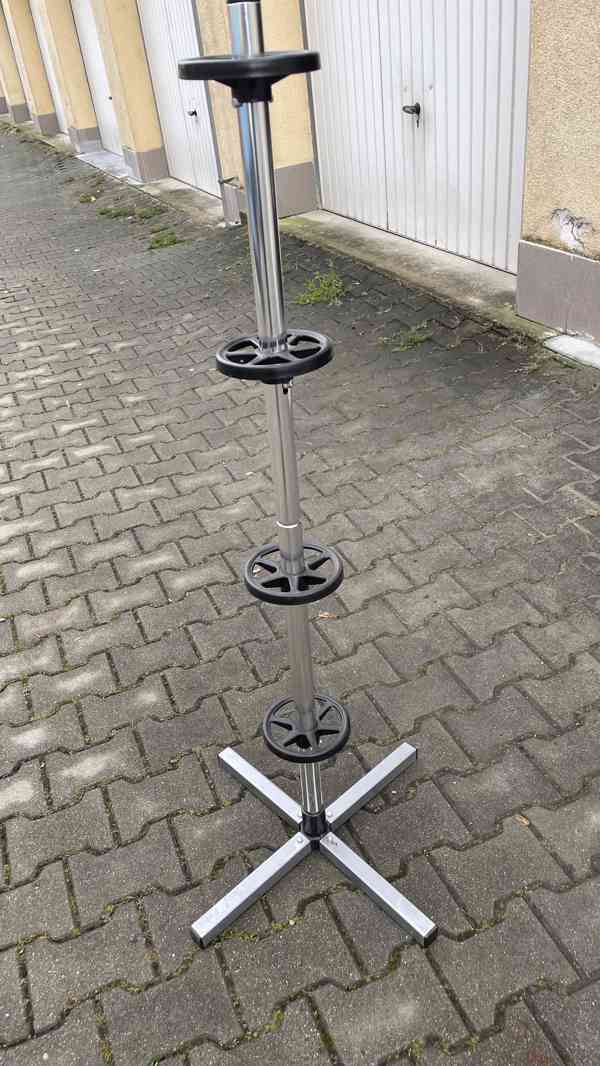 Prodám nepoužitý stojan na pneumatiky - foto 1