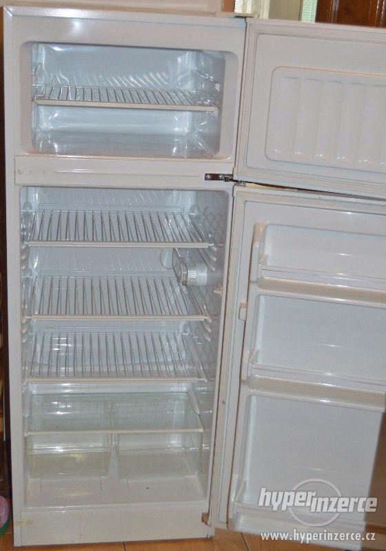 Málo používaná lednice (3 roky stará) - foto 1