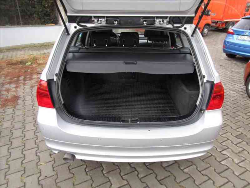 BMW 320 d 2,0 KLIMA - foto 9