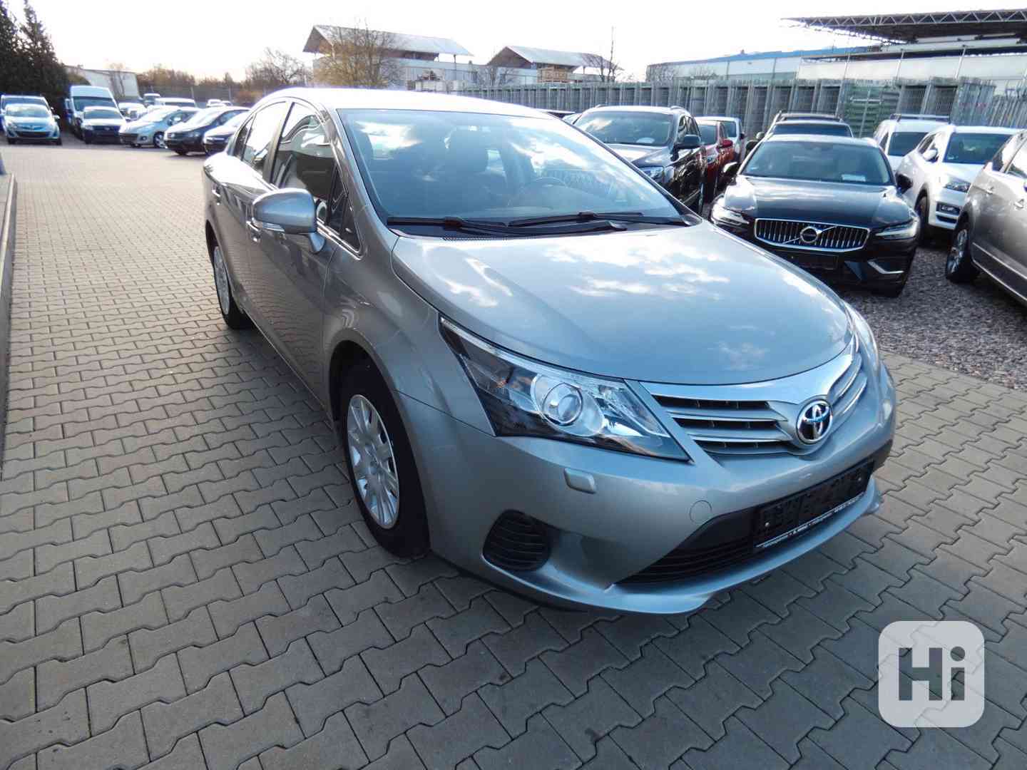 Toyota Avensis 1,6i benzín 97kw - foto 1