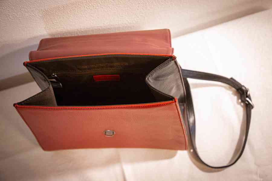 Nová luxusní kabelka kanad.značky MATT & NAT červeno-fialová - foto 8