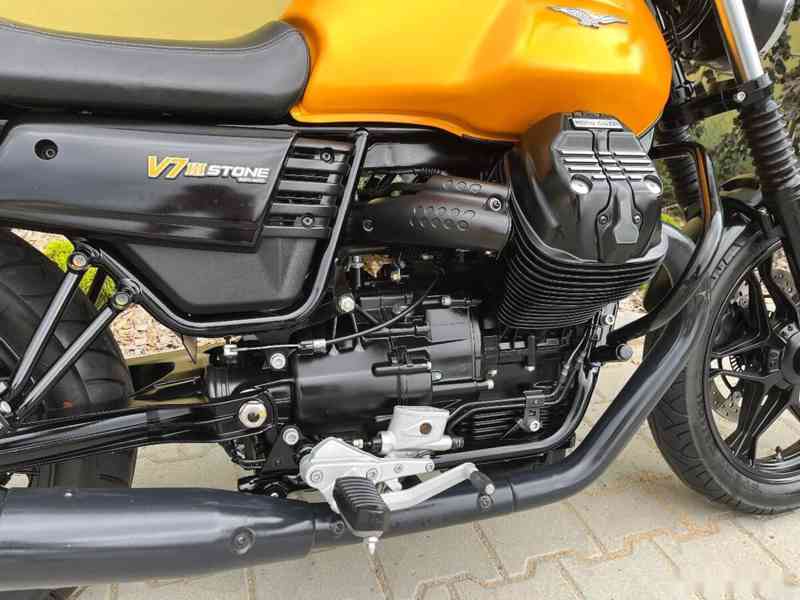Moto Guzzi V7 III Stone - foto 9