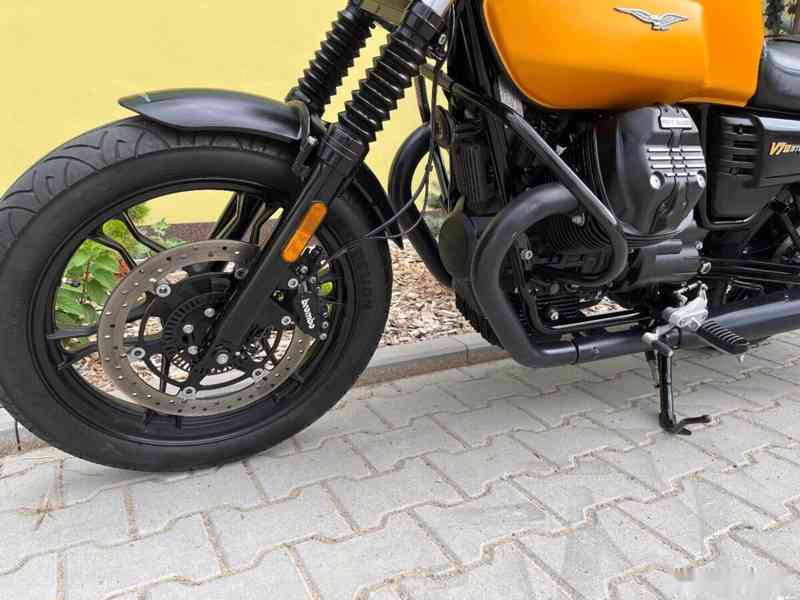 Moto Guzzi V7 III Stone - foto 12