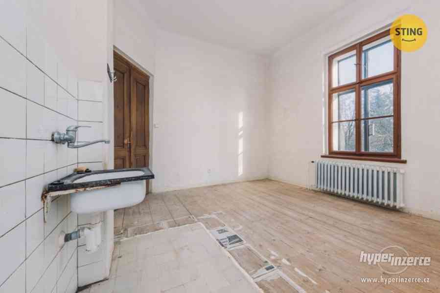 Prodej bytu 2+kk s garáží v Opatovicích nad Labem - foto 5