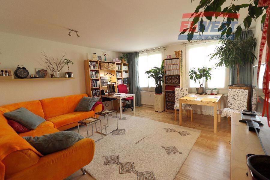 Prodej zrekonstruovaného bytu 3+1 s krásným výhledem v Hartmanicích, Šumava - foto 8
