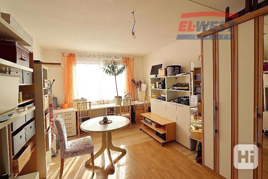 Prodej zrekonstruovaného bytu 3+1 s krásným výhledem v Hartmanicích, Šumava - foto 18