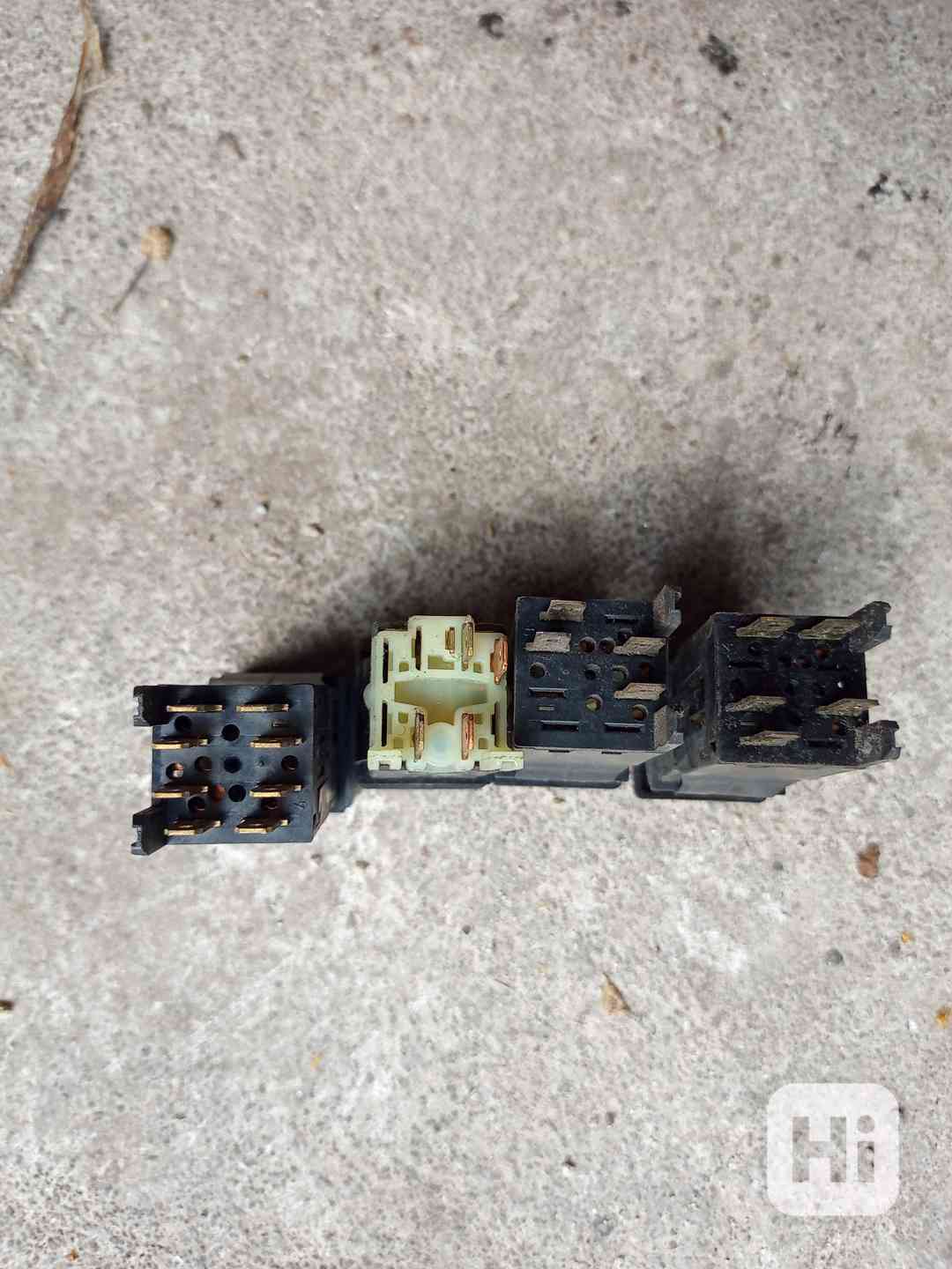 Vypínače Peugeot 405 - foto 1
