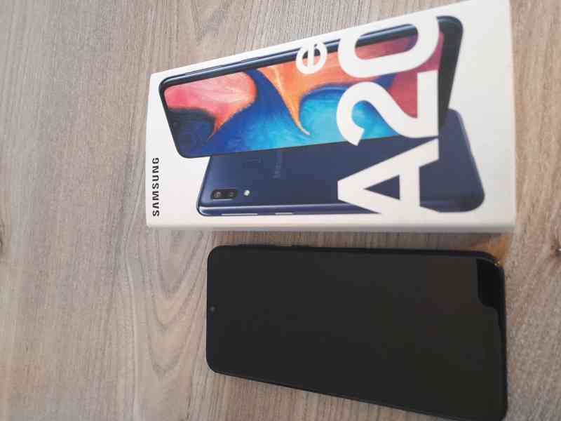 Samsung Galaxy A 20e - foto 1