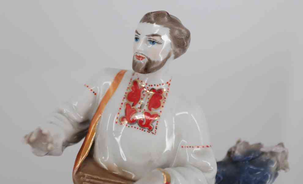 Ruská porcelánová socha hráč na citeru v 32 cm - foto 5