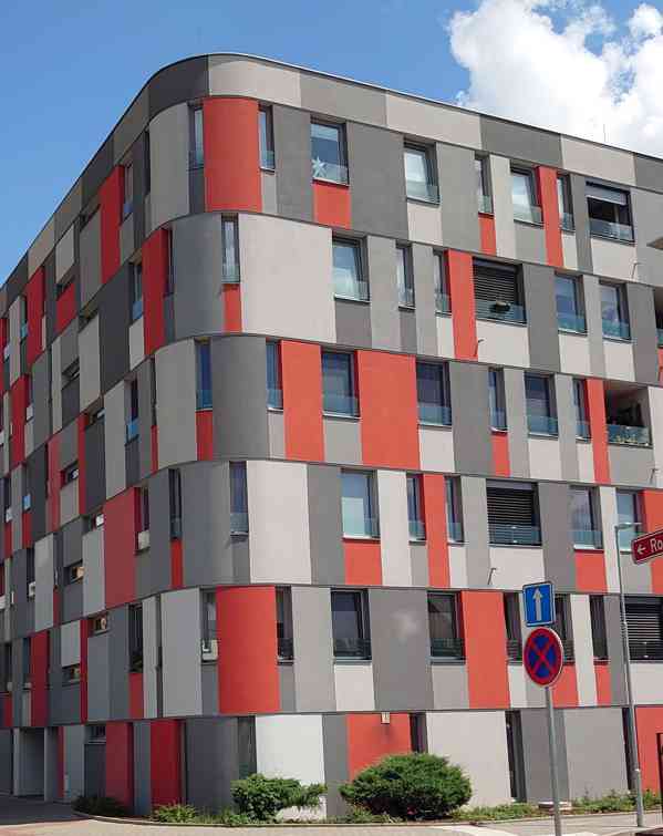 Prodej bytu 2+kk 53 m2 Kolín + 2 uzav. gar. st. pod bytem.