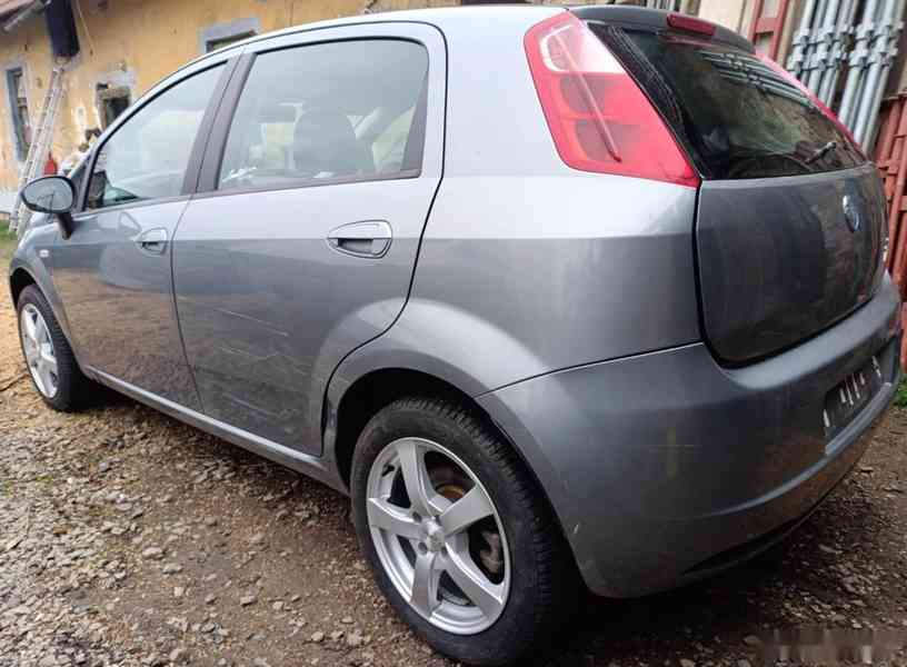 Fiat Grande Punto 1.9JTD - 88kW ,6ti kvalt rozprodám na ND - foto 1