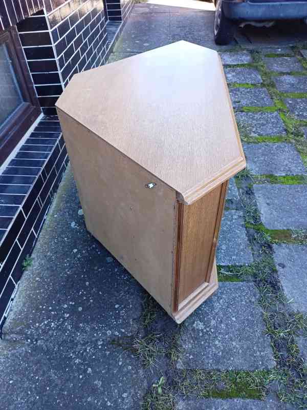 Rustikální rohová skříňka - dubová dýha / stolek pod tv - foto 2