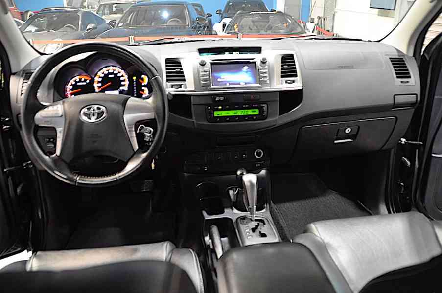 Toyota Hilux 4X4 3,0 D EXECUTIVE AUT. 126kw - foto 12