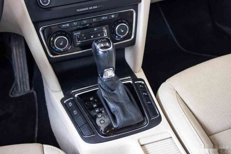 Škoda Superb Combi 3.6 FSI V6 4x4 Elegance DSG - foto 20