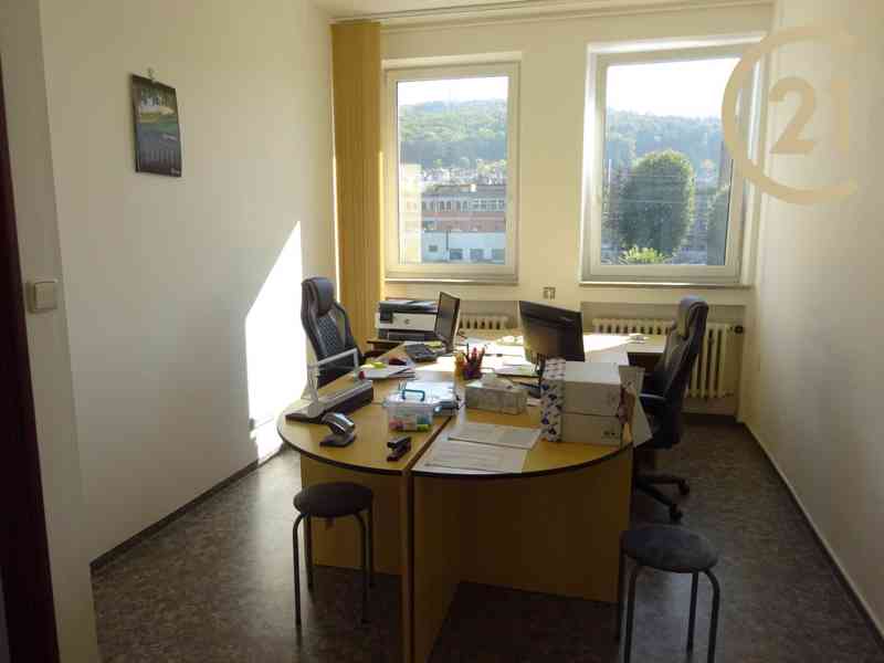 Pronájem - dvě kanceláře,  16m2 a 17m2 - Zlín - Prštné - foto 2