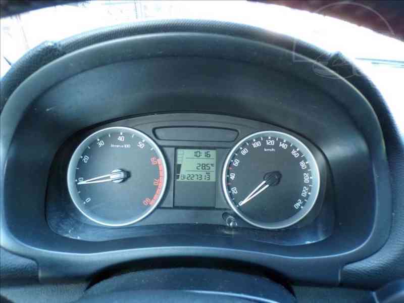 Škoda Fabia 1,2 HTP - foto 5