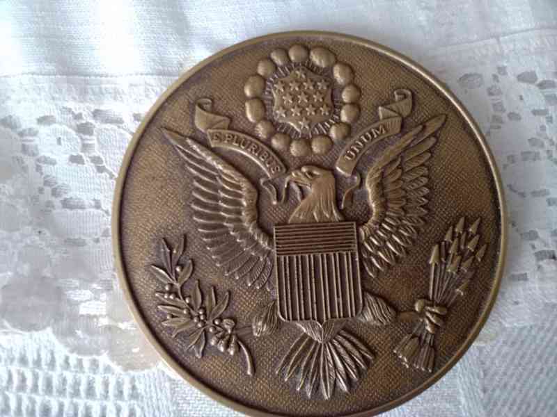 Stará americká medaile za oceněn služeb - foto 1