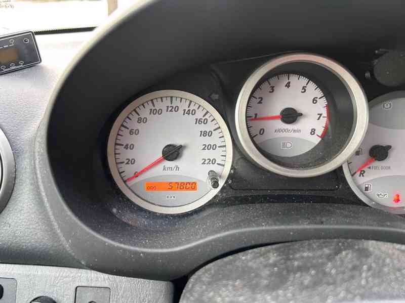 Toyota RAV4 2.0i Executive 4X4 benzín 110kw - foto 13