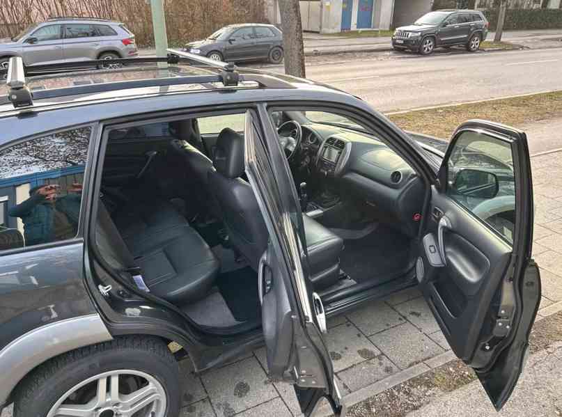 Toyota RAV4 2.0i Executive 4X4 benzín 110kw - foto 10