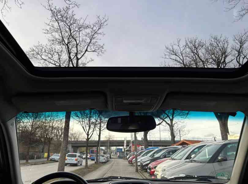 Toyota RAV4 2.0i Executive 4X4 benzín 110kw - foto 12