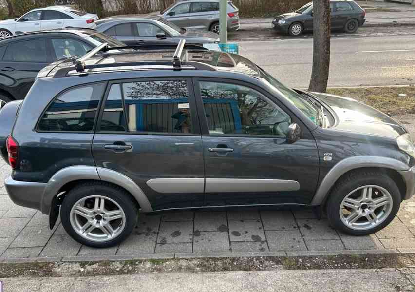 Toyota RAV4 2.0i Executive 4X4 benzín 110kw - foto 21